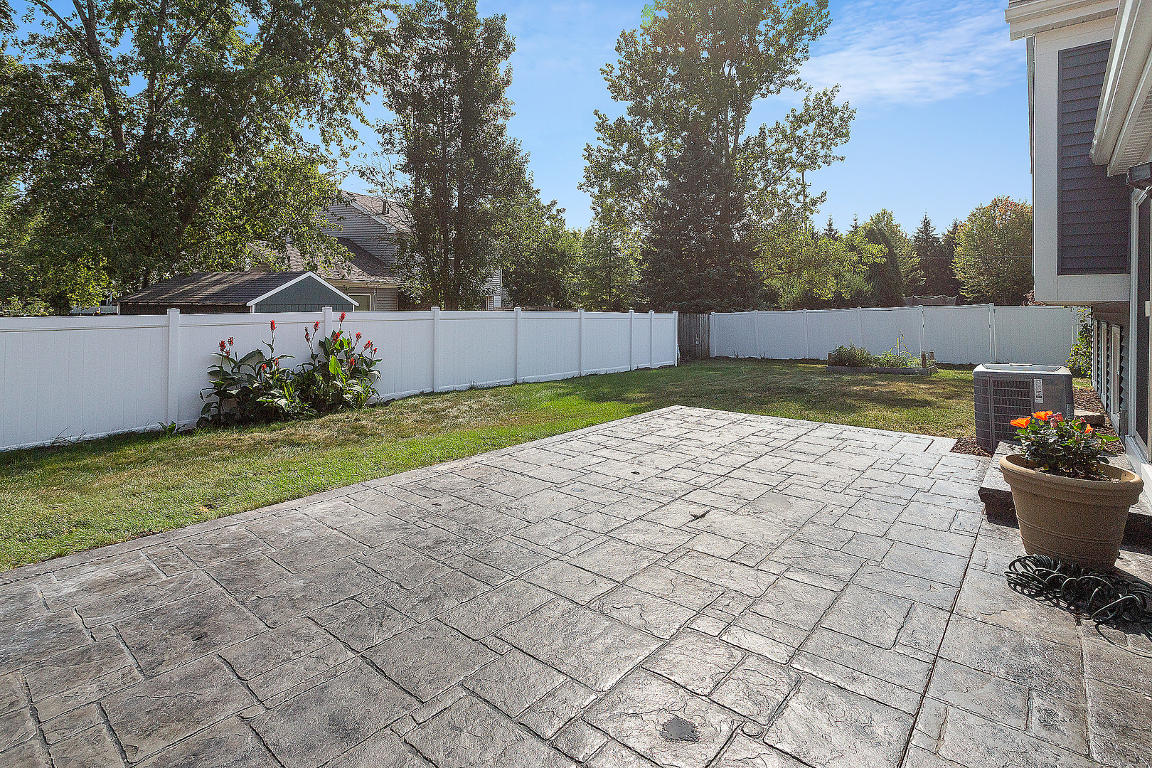 372 Cedarbrook Road Naperville, IL 60565 - Photo 8 of 25