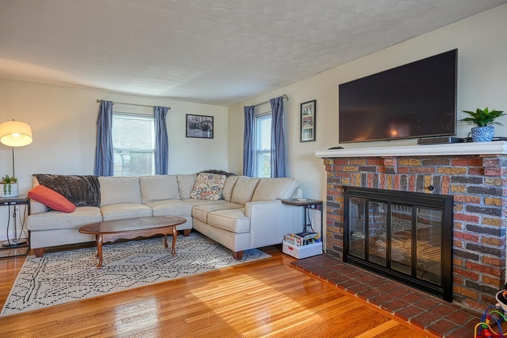 9 Parkview Road Woburn, MA 01801 - Photo 2 of 31 Gallery Image 2
