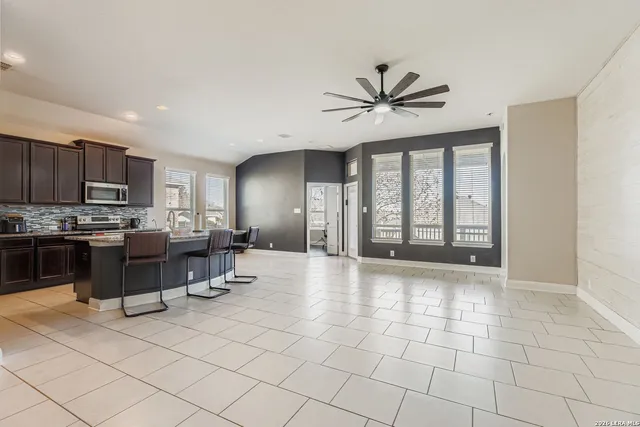 $2,100 | 2213 Sungate Drive, New Braunfels, TX 78130