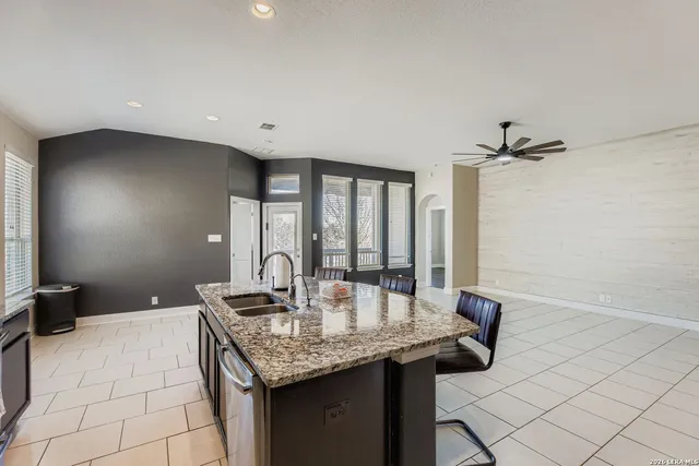 $2,100 | 2213 Sungate Drive, New Braunfels, TX 78130