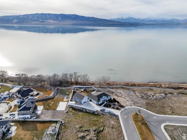 $675,000 | 343 West Bay Drive, Unit 21, Vineyard, UT 84059