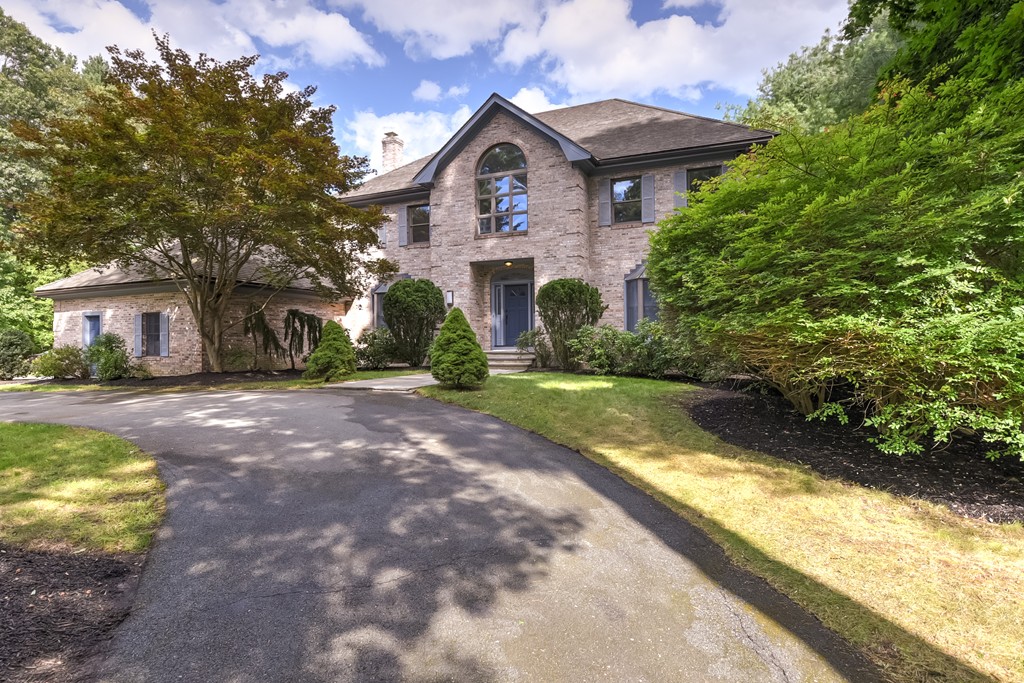 68 Pheasant Landing Road Needham, MA 02492 - Photo 2 of 30