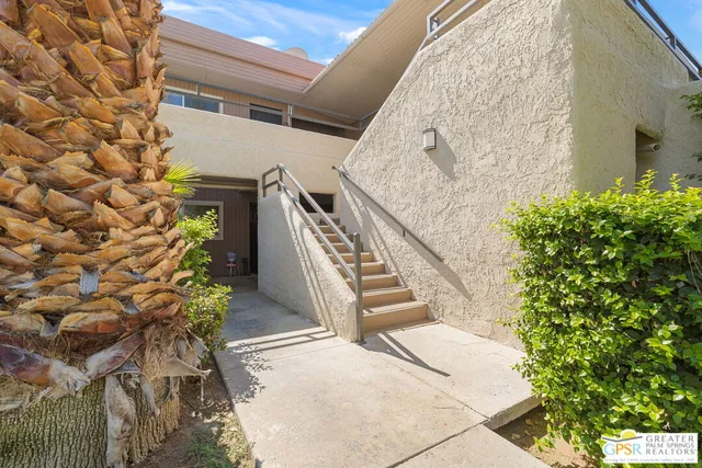 $185,000 | 575 North Villa Court, Unit 204, Palm Springs, CA 92262
