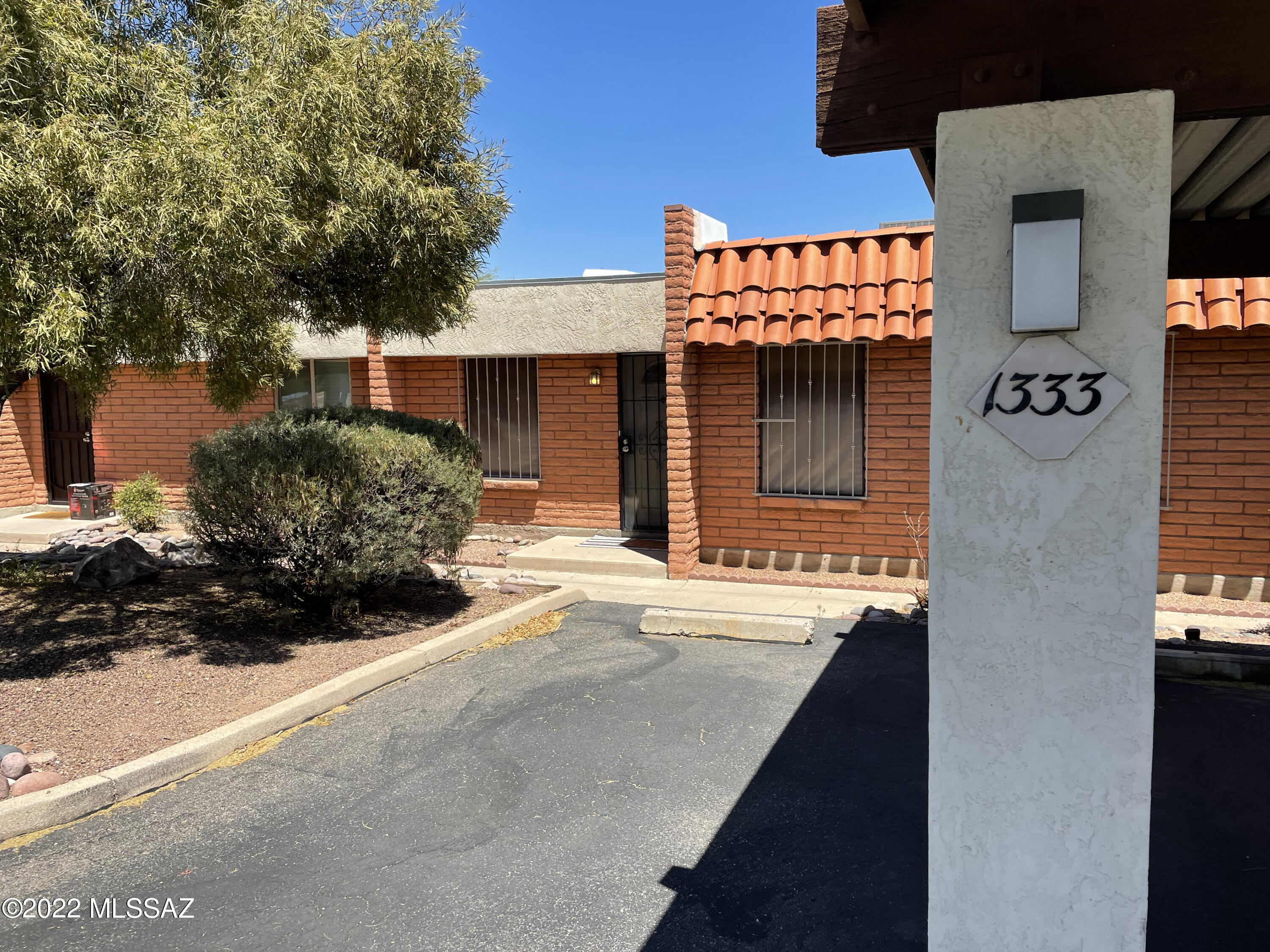 1333 South Wright Road Tucson, AZ 85713 - Photo 1 of 13