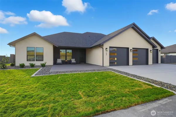$930,000 | 57 Columbia Bluff Lane, Pasco, WA 99301