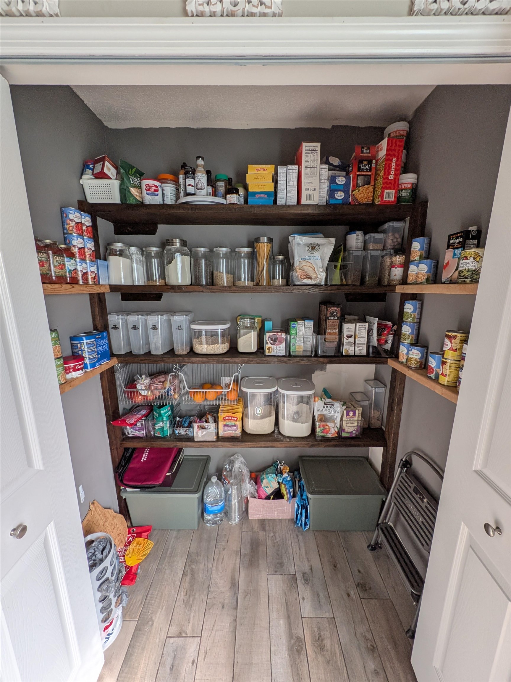 921 Oak Arbor Circle St. Augustine, FL 32084 - Photo 18 of 51 a room with furniture and a book shelf