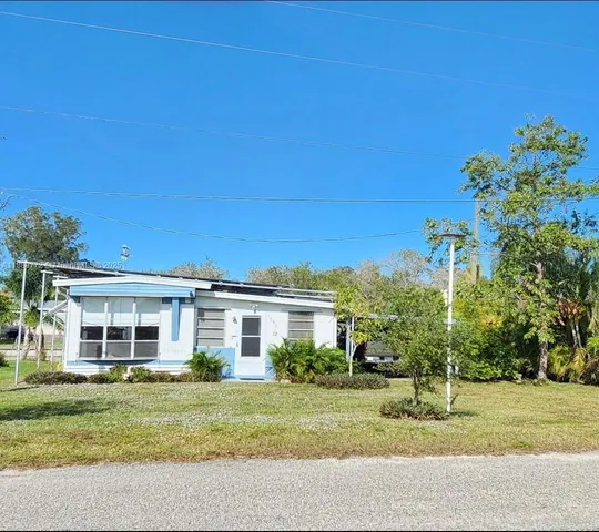 a view of a house with a backyard