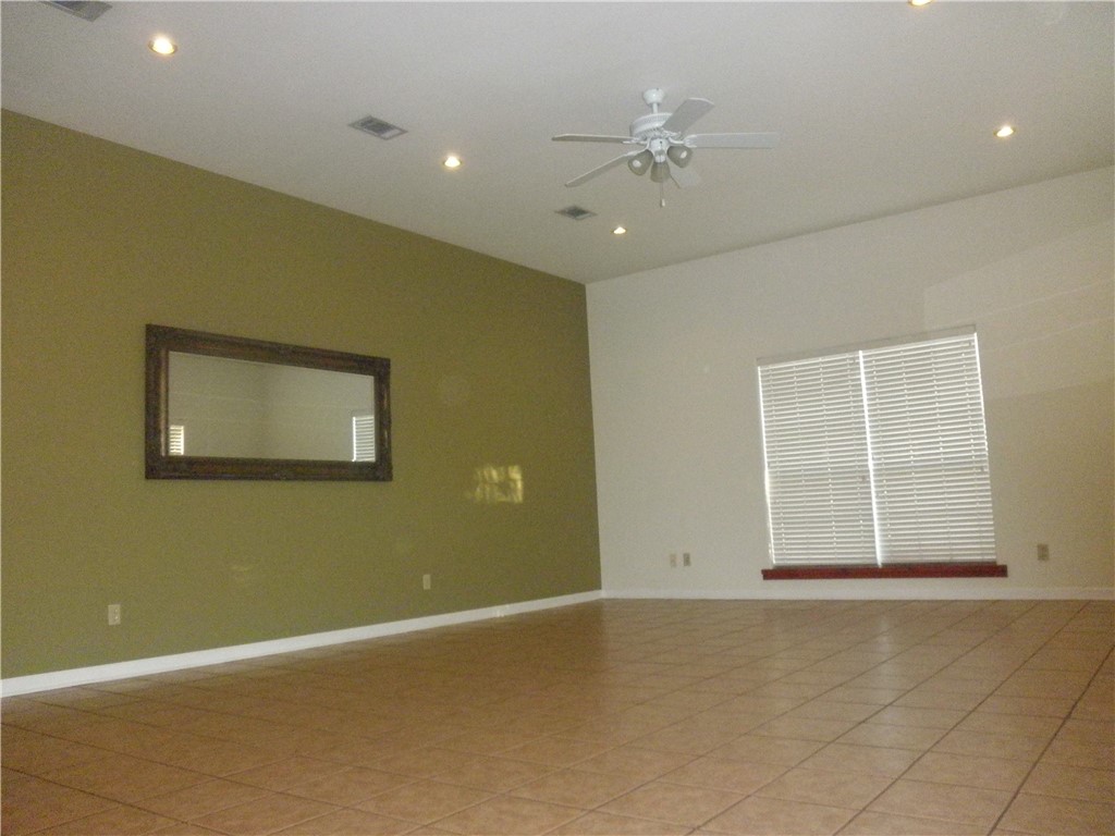 109 West 38th Street, Unit A Austin, TX 78705 - Photo 12 of 16 a view of an empty room with a window