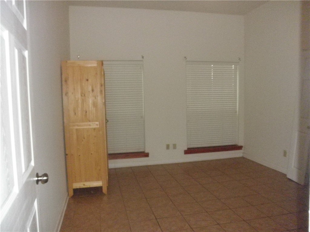 109 West 38th Street, Unit A Austin, TX 78705 - Photo 14 of 16 a view of small space