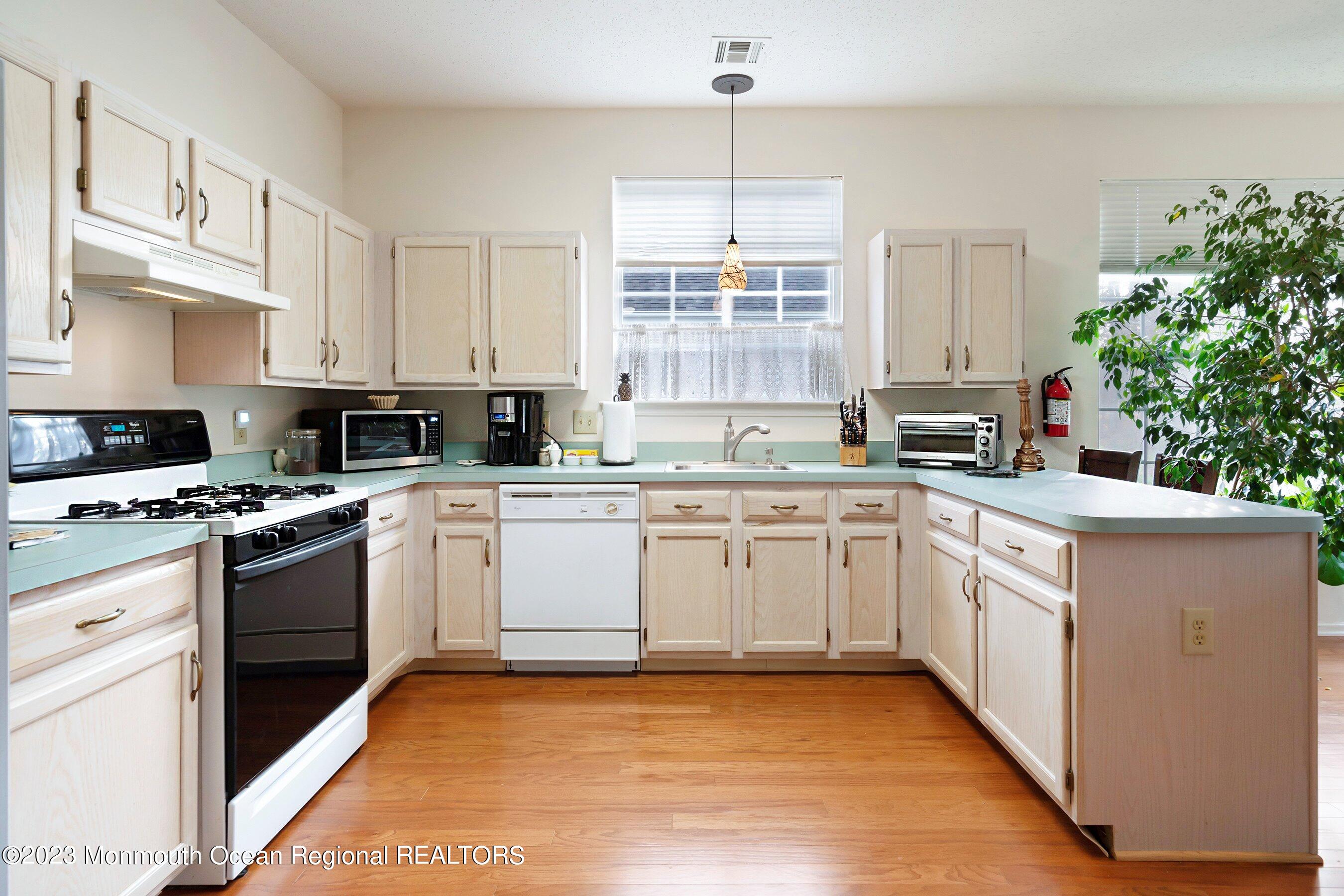 58 Sandpiper Road Barnegat, NJ 08005 - Photo 10 of 26 10-Kitchen 1B