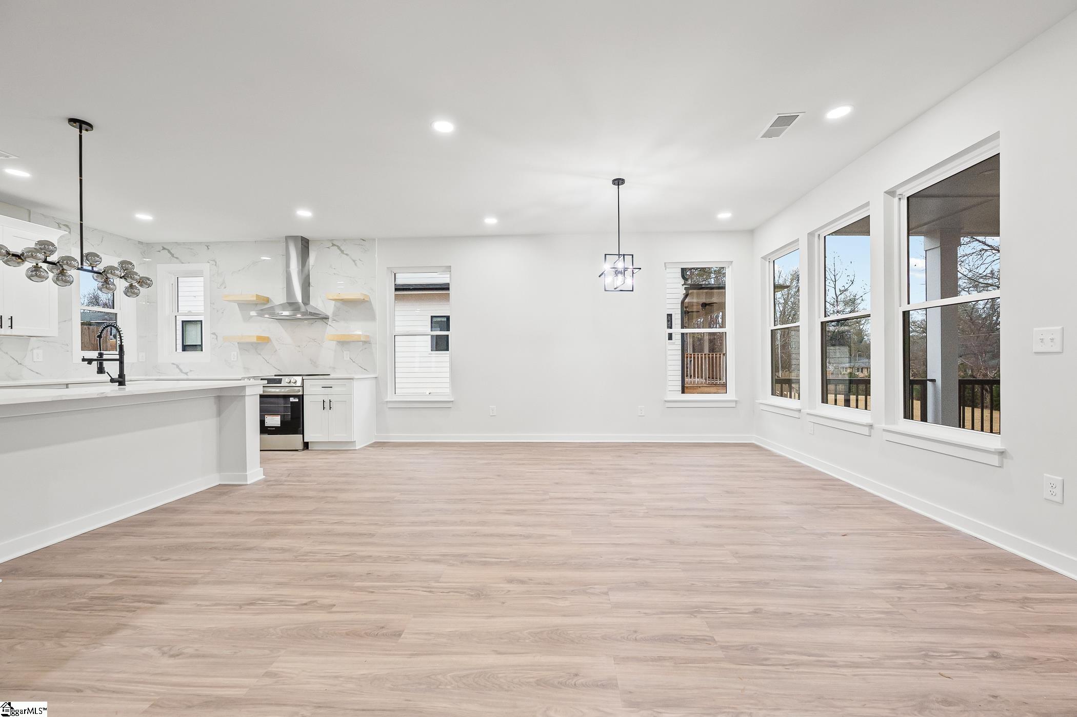 323 Hunts Bridge Road Greenville, SC 29617 - Photo 7 of 32