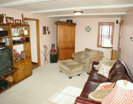 418 Duff Road Sewickley, PA 15143 - Photo 3 of 8 Den/Family/Great Room.