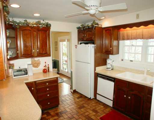 418 Duff Road Sewickley, PA 15143 - Photo 5 of 8 Kitchen.