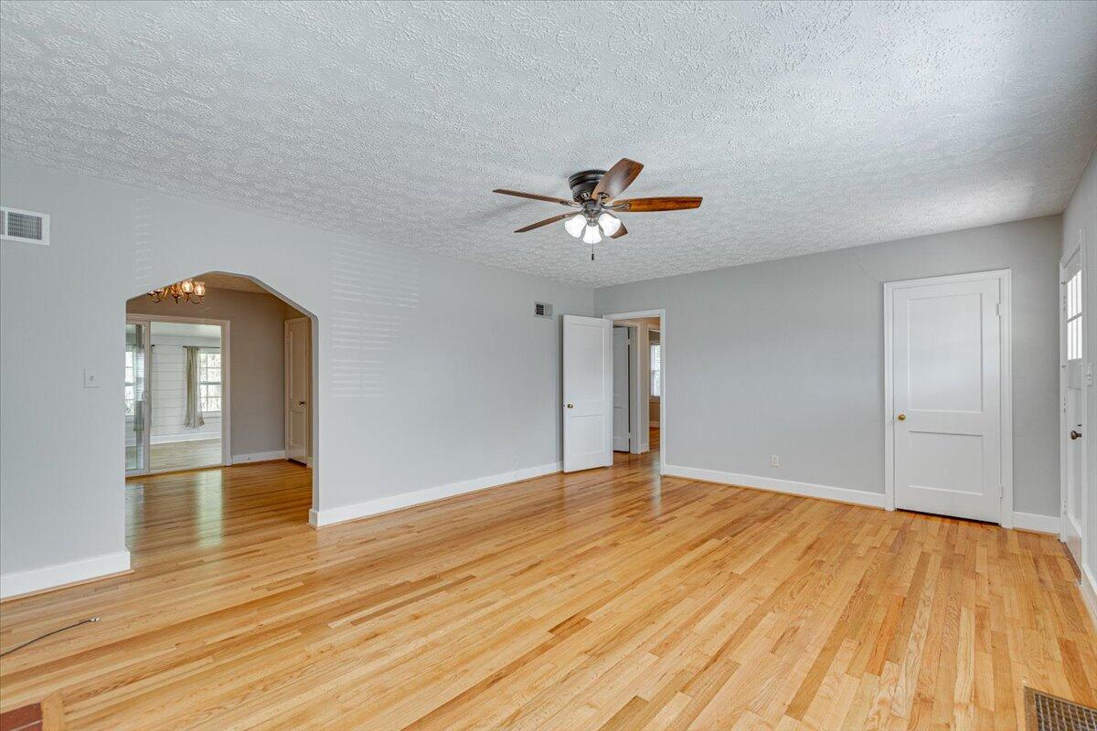 505 Sharondale Road Chattanooga, TN 37412 - Photo 4 of 25 04-505 Sharondale Rd-4