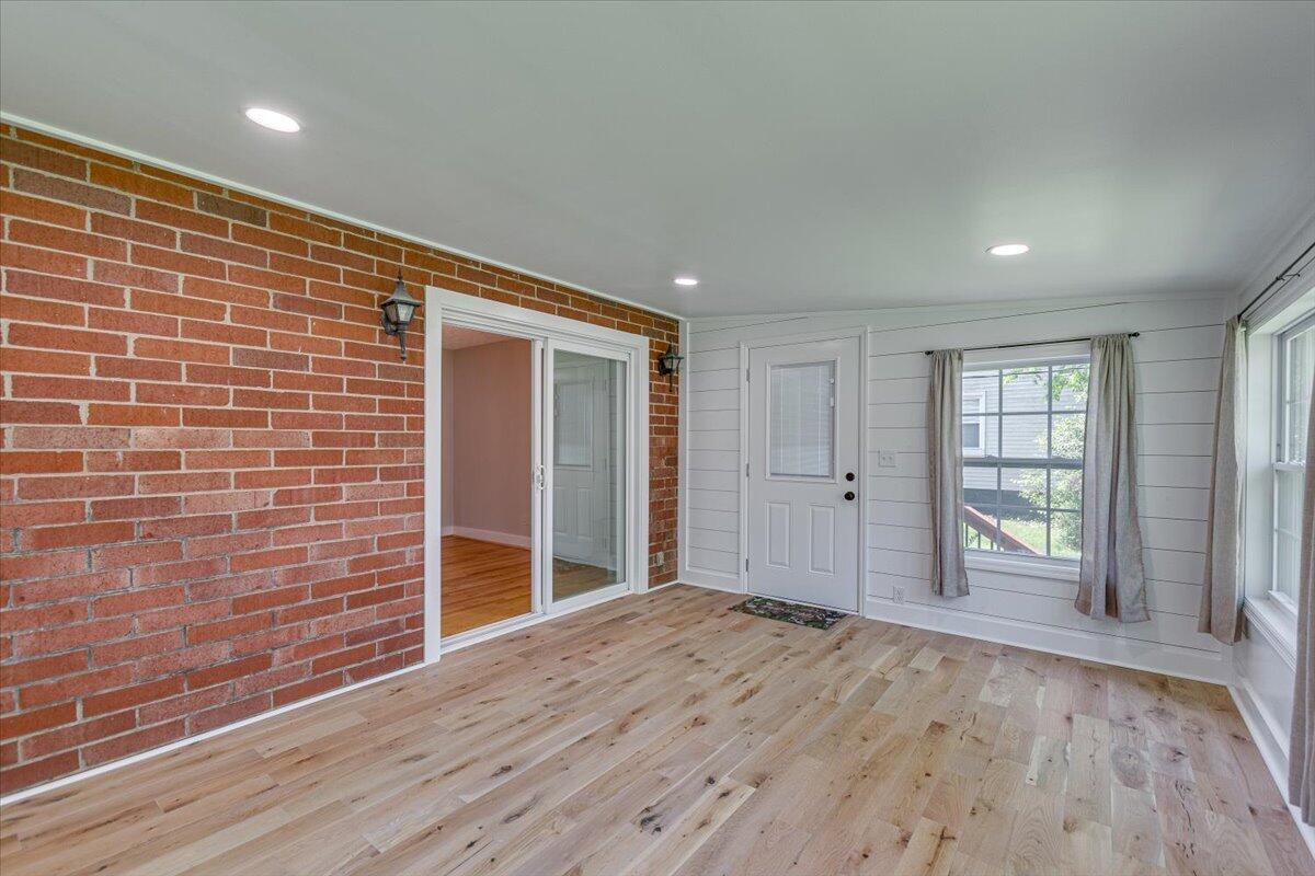 505 Sharondale Road Chattanooga, TN 37412 - Photo 9 of 25 09-505 Sharondale Rd-9