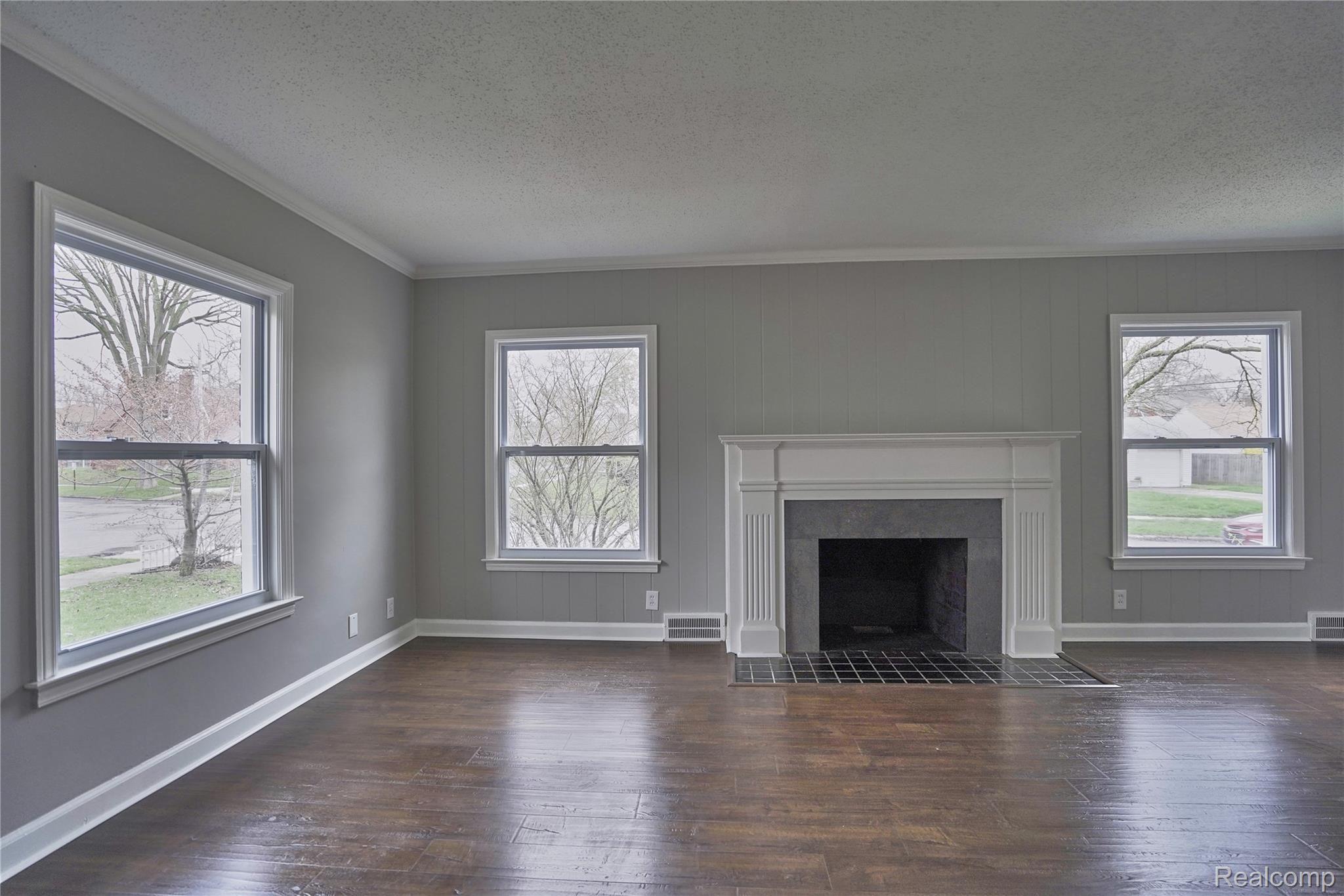 106 Ogemaw Road Pontiac, MI 48341 - Photo 10 of 49 DSC03511 1.jpg