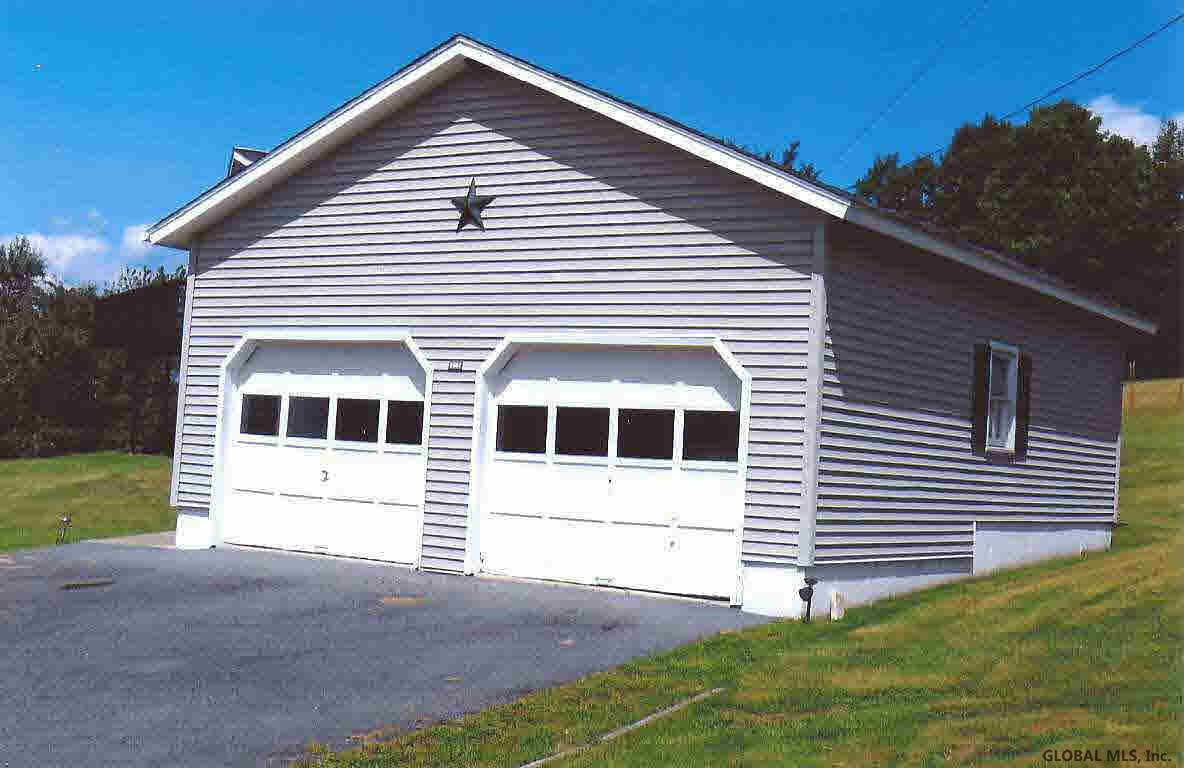 275 Stoddard Road Hampton, NY 12837 - Photo 3 of 12 Photo 3