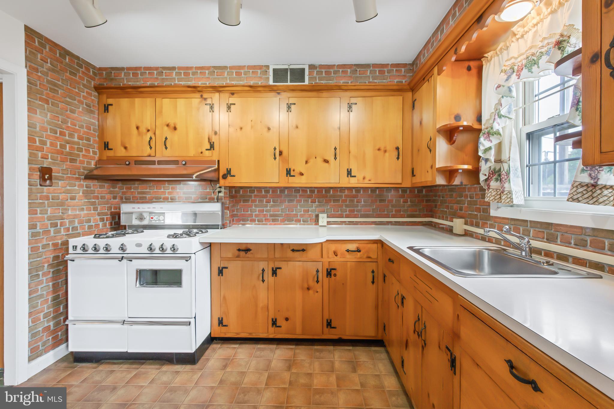1108 Ranck Mill Road Lancaster, PA 17602 - Photo 7 of 40 Gallery Image 7