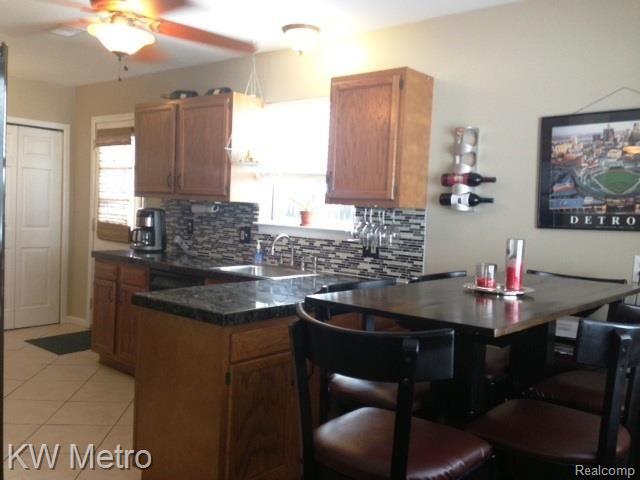 1834 Martin Road Ferndale, MI 48220 - Photo 7 of 17 image_5.jpg