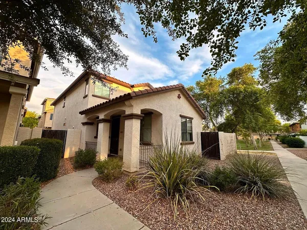 $1,895 | 3823 East Trigger Way, Gilbert, AZ 85297