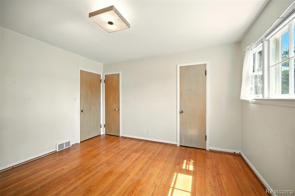 826 Shoreham Road Grosse Pointe Woods, MI 48236 - Photo 14 of 32