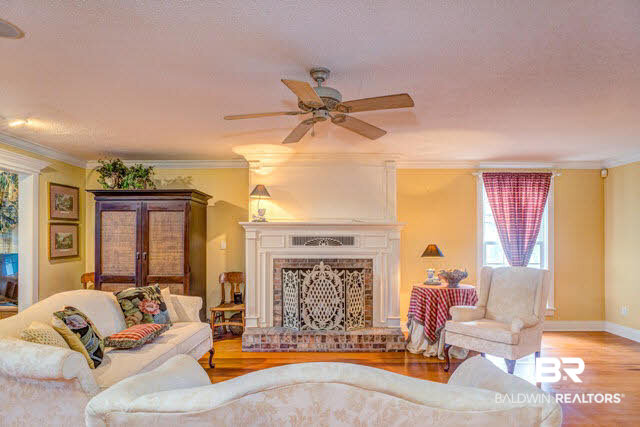 18 Fels Avenue Fairhope, AL 36532 - Photo 8 of 33 Woodburning F/Place
