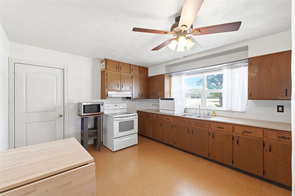 18749 Highway 41 Spring Hill, FL 34610 - Photo 13 of 40