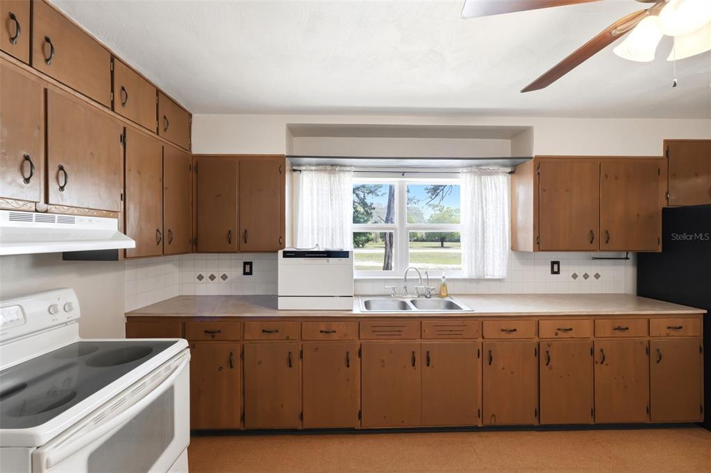 18749 Highway 41 Spring Hill, FL 34610 - Photo 17 of 40