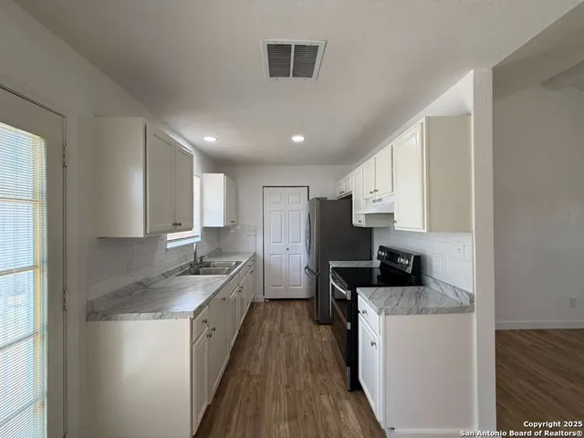 $2,000 | 5526 Green Grove Drive, San Antonio, TX 78223