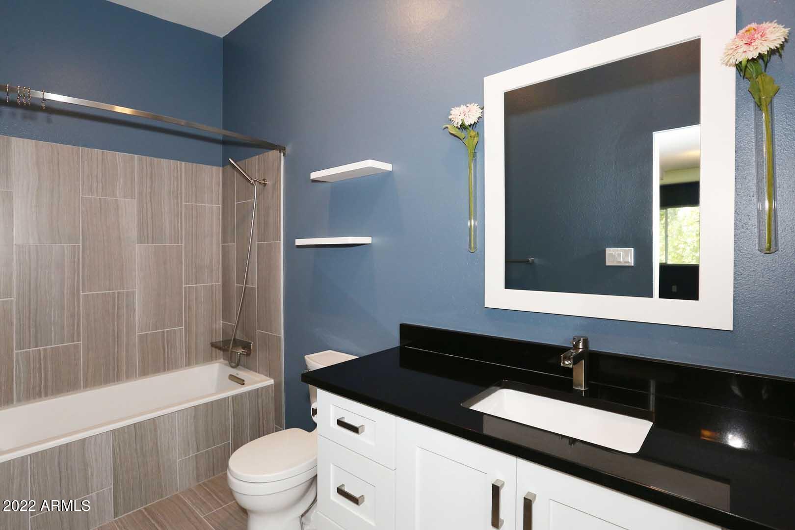 6116 North 12th Place, Unit 6 Phoenix, AZ 85014 - Photo 21 of 35 2nd Master Bedroom-Ensuite