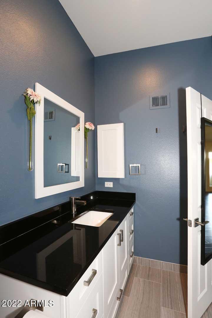 6116 North 12th Place, Unit 6 Phoenix, AZ 85014 - Photo 22 of 35 2nd Master Bedroom-Ensuite2