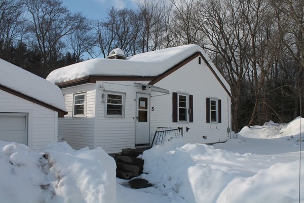 5 Arbor Road Holbrook, MA 02343 - Photo 1 of 10 Gallery Image 1
