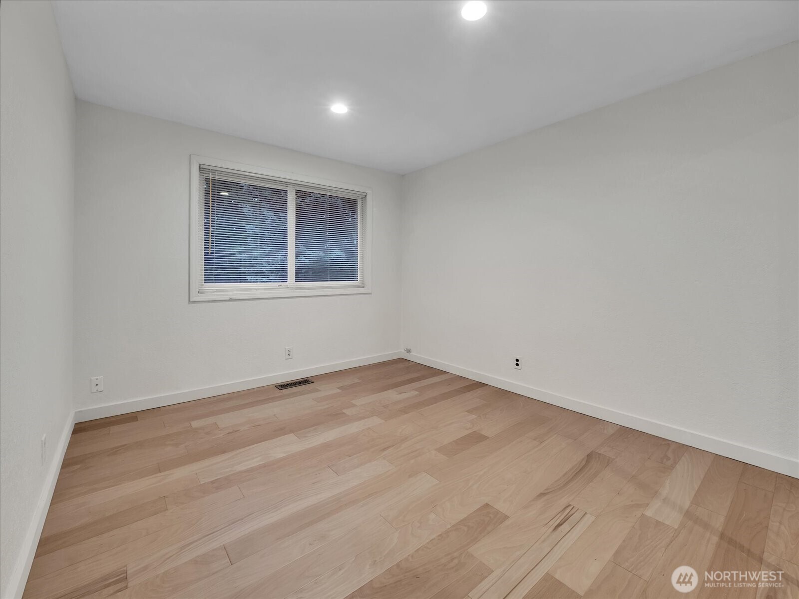 20921 28th Avenue Southeast Bothell, WA 98021 - Photo 21 of 37 an empty room with a workbench