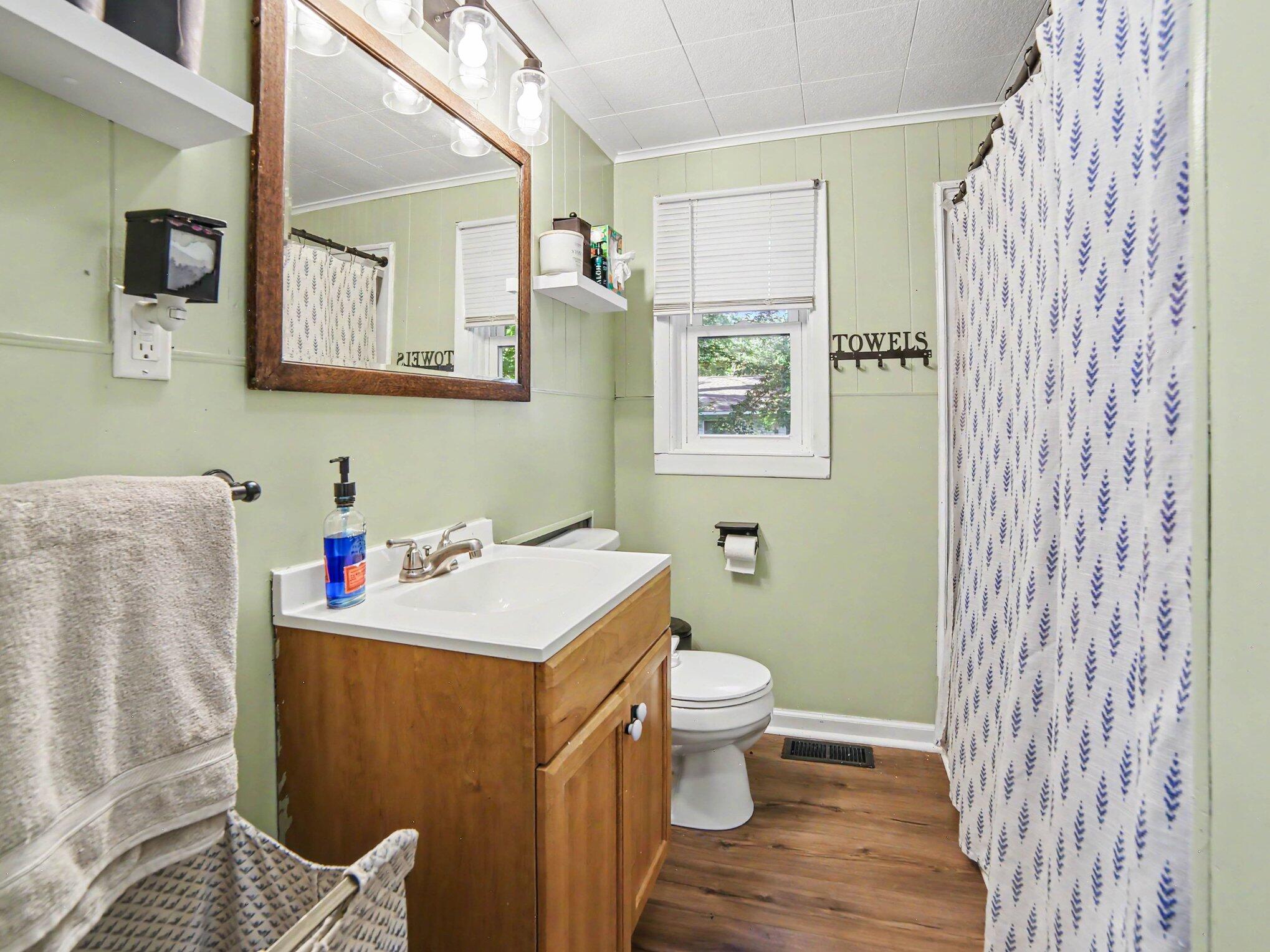 1460 South Mill Iron Road Muskegon, MI 49442 - Photo 18 of 26 Full Bathroom