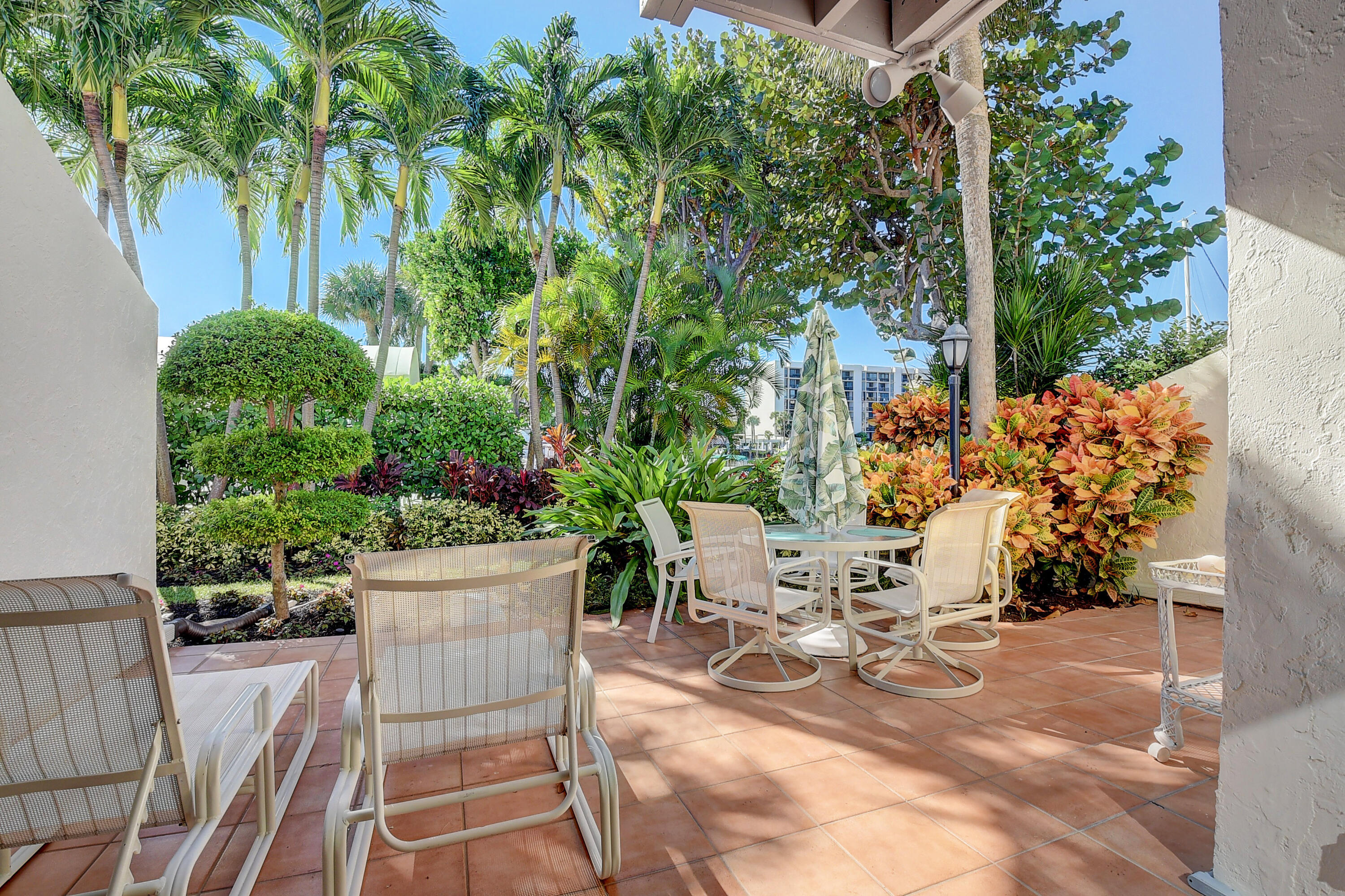 2717 North Ocean Boulevard, Unit TH5 Boca Raton, FL 33431 - Photo 5 of 96 DSC_6469_70_71_72_73