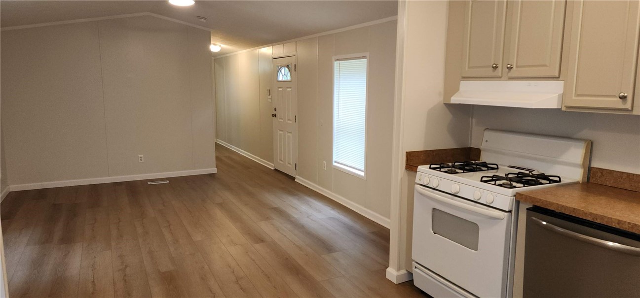 116 Tidd Circle Farmington, NY 14425 - Photo 4 of 14 Kitchen