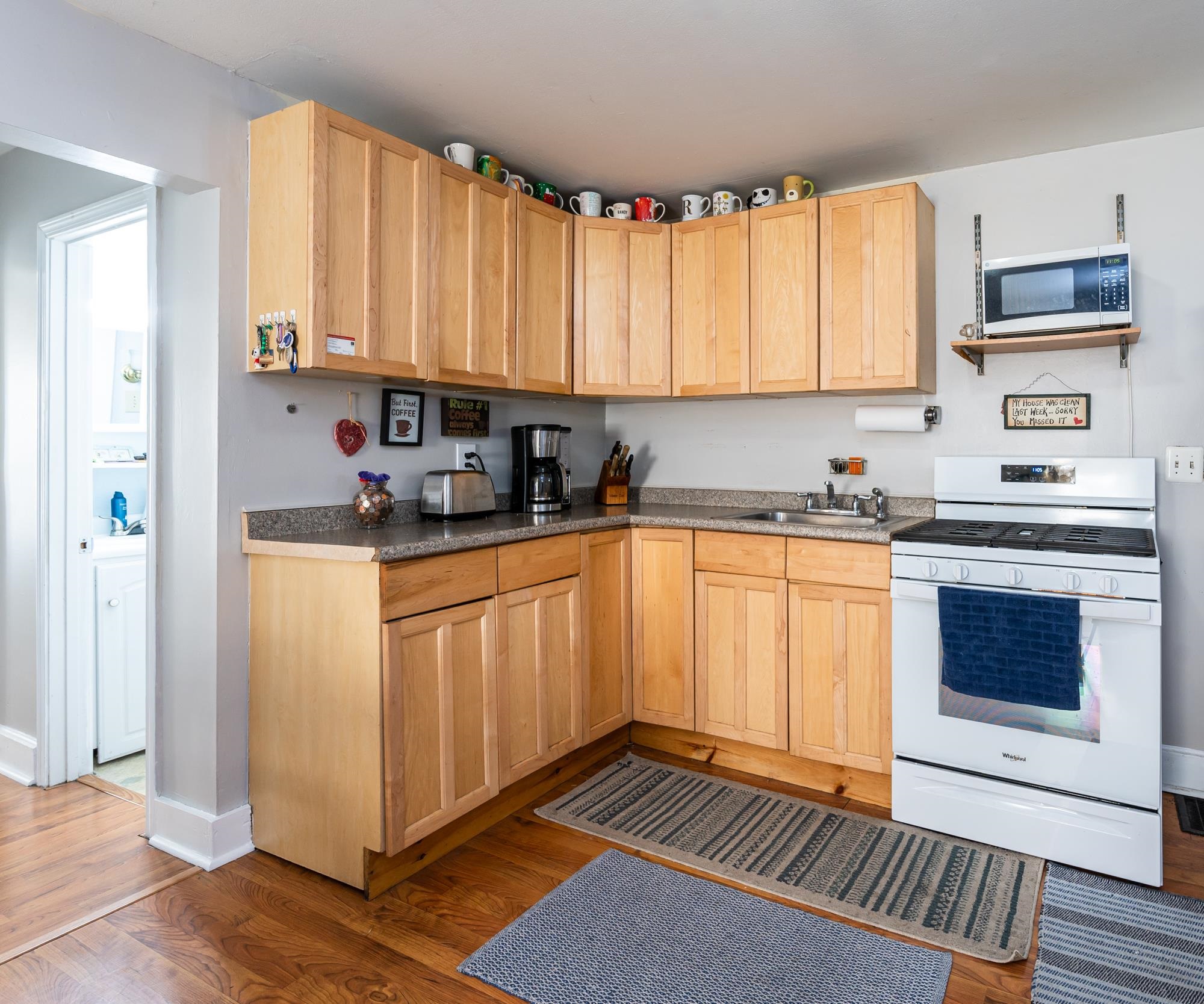 9 Badger Street Nashua, NH 03060 - Photo 2 of 39