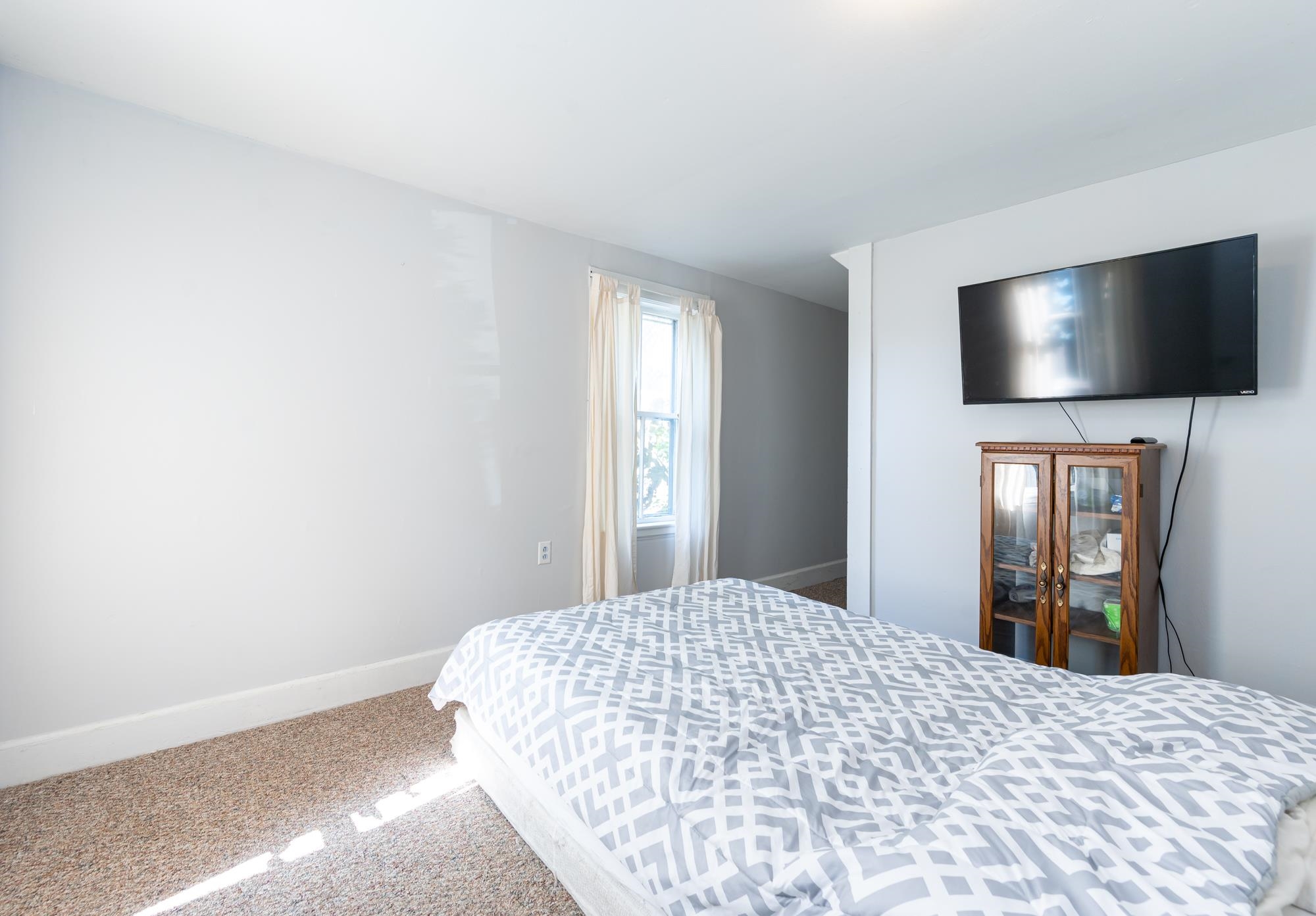 9 Badger Street Nashua, NH 03060 - Photo 4 of 39