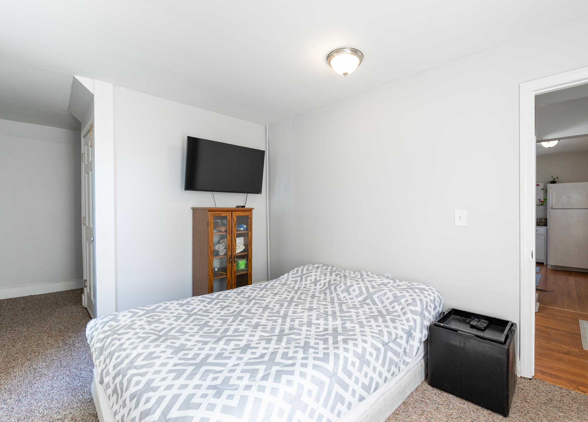9 Badger Street Nashua, NH 03060 - Photo 5 of 39
