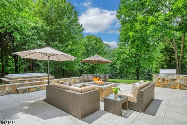 $2,100,000 | 6 Wildlife Run, Boonton, NJ 07005