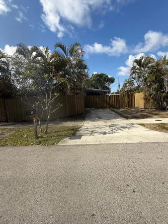 $2,650 | 4401 Northeast 15th Terrace, Pompano Beach, FL 33064