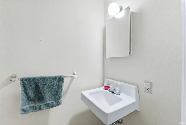 $245,000 | 702 West Macalan Drive, Marion, IN 46952