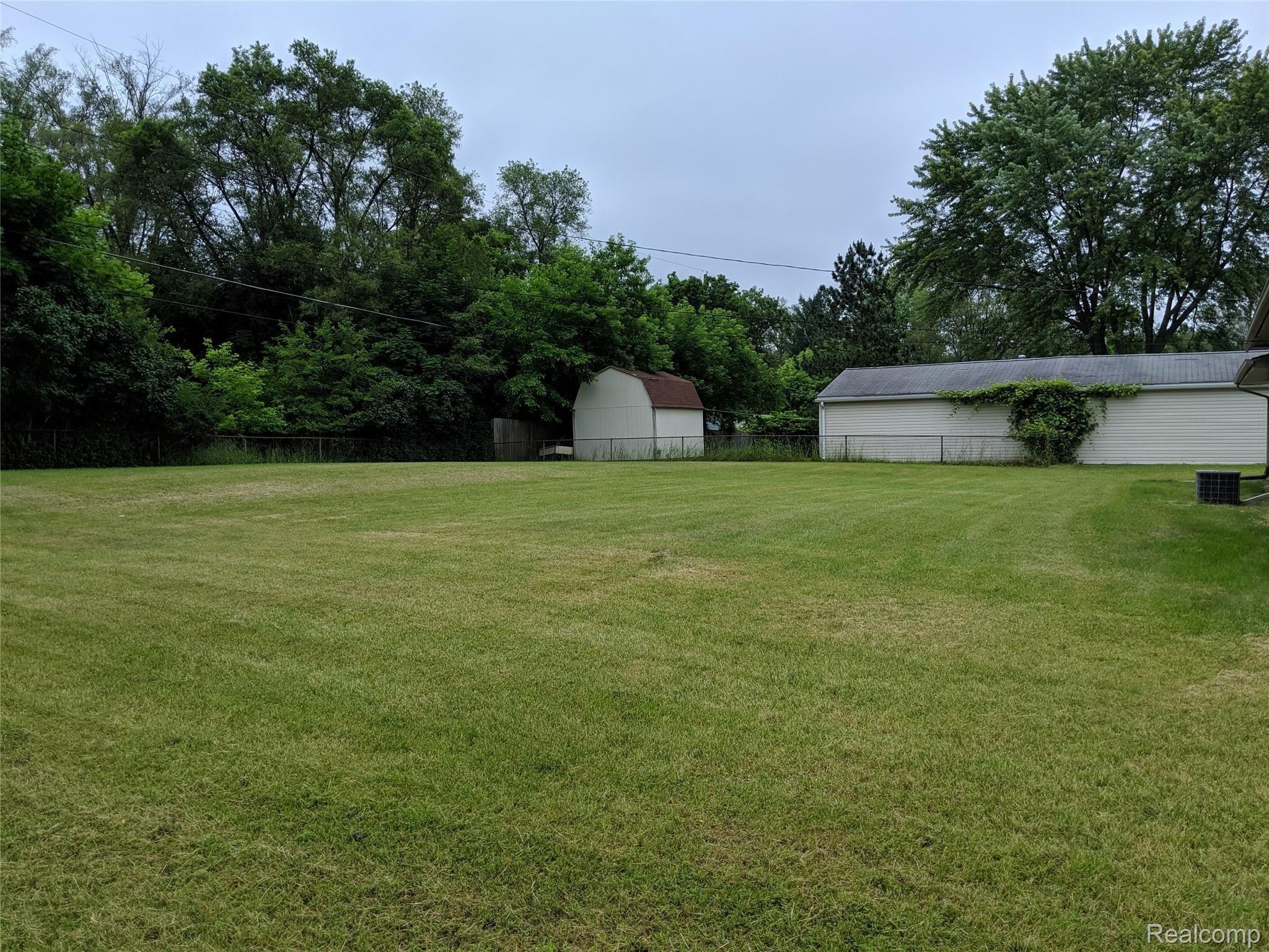 5870 Crescent Road Waterford, MI 48327 - Photo 4 of 25 IMG_20190624_102601.jpg