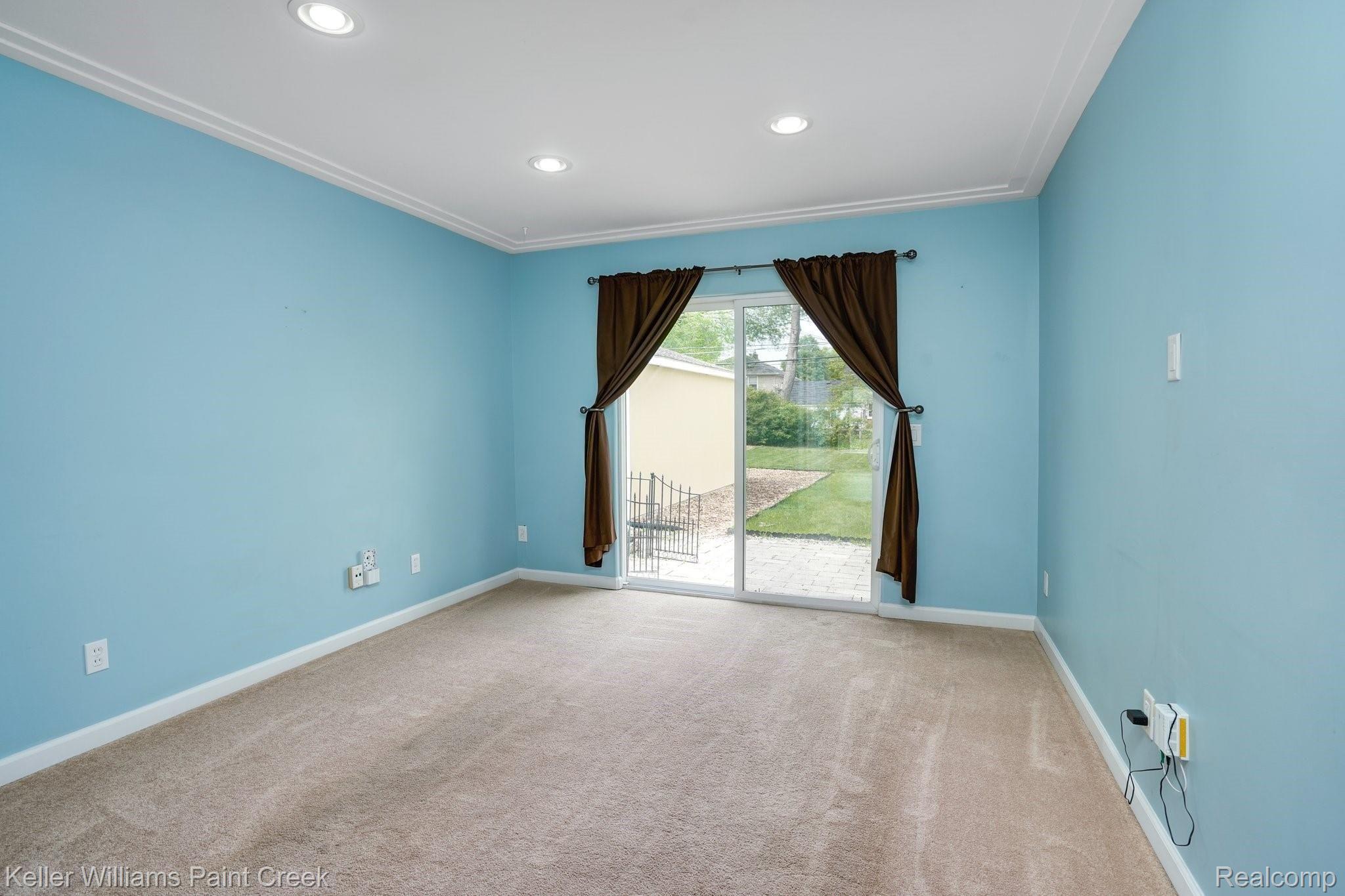 1218 Hampton Road Grosse Pointe, MI 48236 - Photo 8 of 24 Family Room