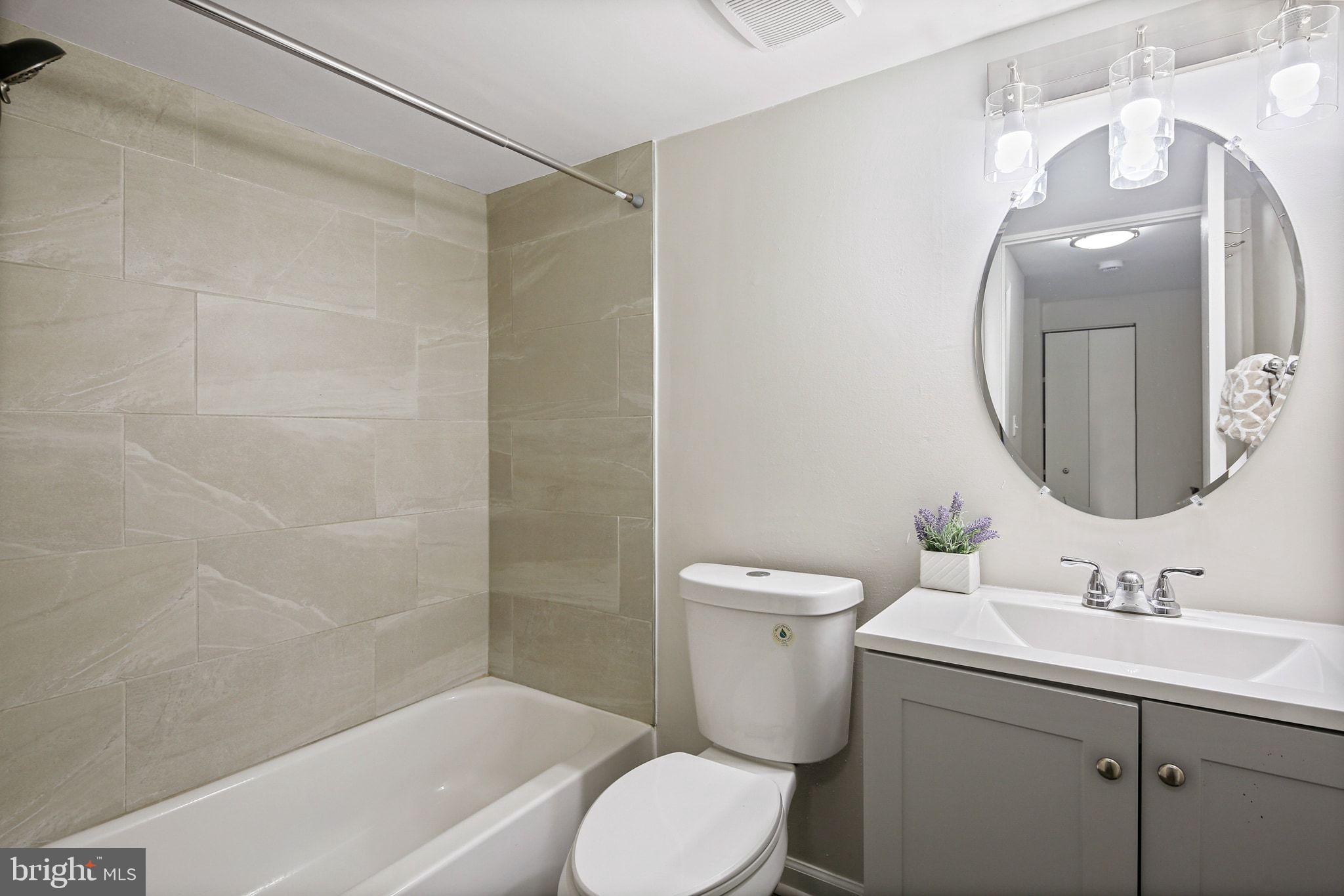 9411 Merryrest Road, Unit B Columbia, MD 21045 - Photo 15 of 25 Modern tile tub/shower combo!