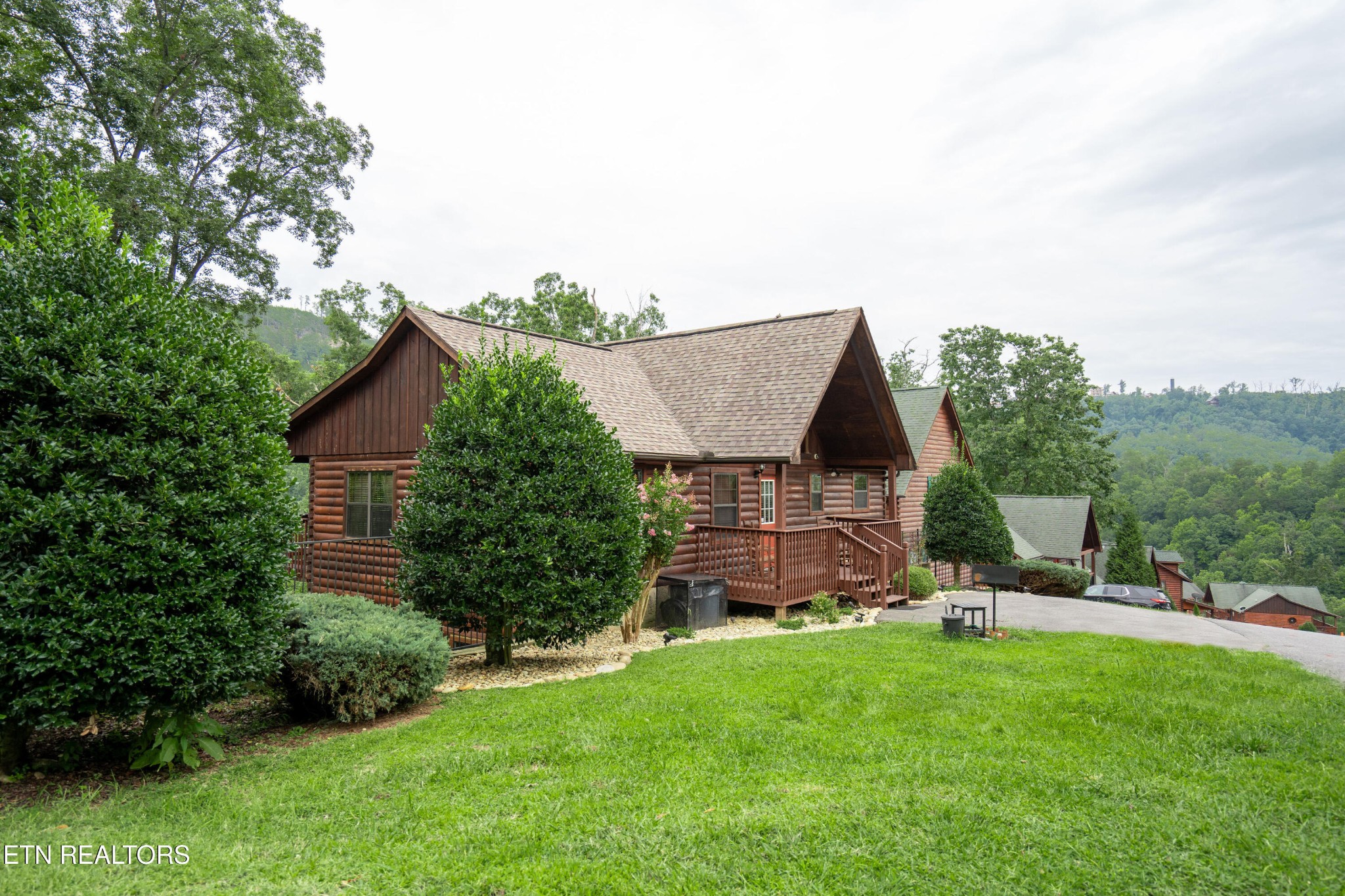 1507 Boo Boos Way Sevierville, TN 37862 - Photo 2 of 59 Gallery Image 2