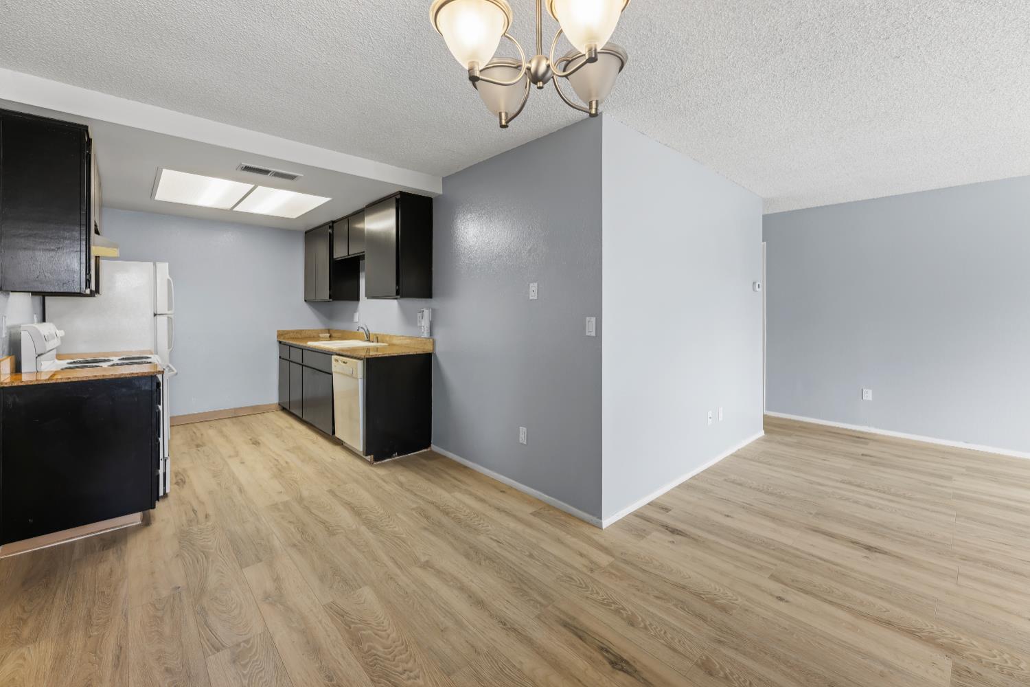 414 Cherry Lane, Unit G Manteca, CA 95337 - Photo 5 of 19