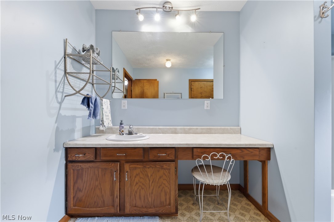 1835 Lynn Road Kent, OH 44240 - Photo 16 of 49 Gallery Image 16