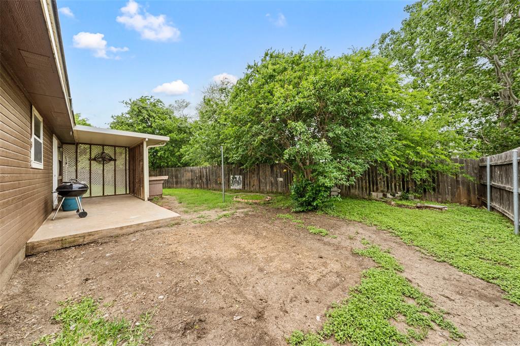 10512 Granada Drive Waco, TX 76708 - Photo 20 of 22 a view of a house with backyard and a tree