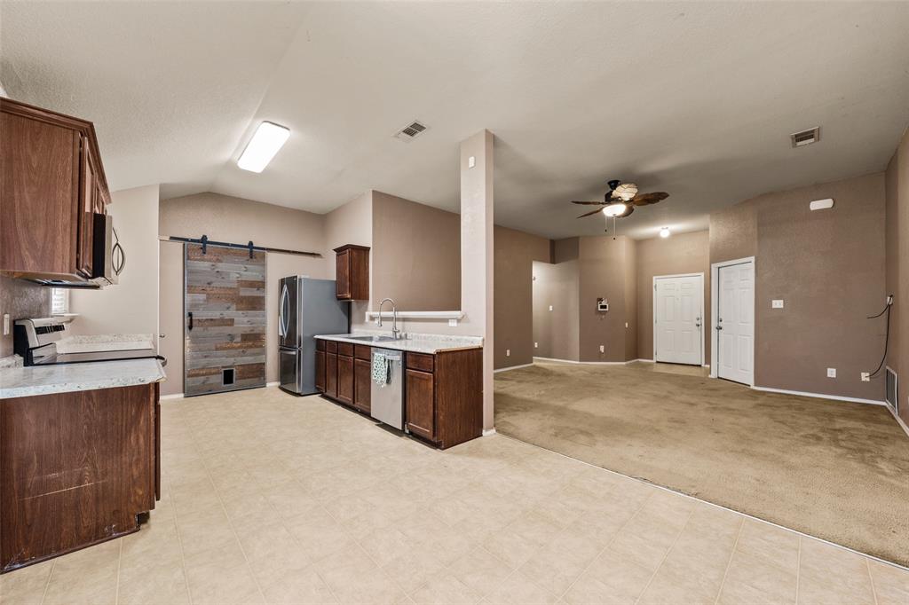 10512 Granada Drive Waco, TX 76708 - Photo 7 of 22 a large en suite bathroom with sink mirror and